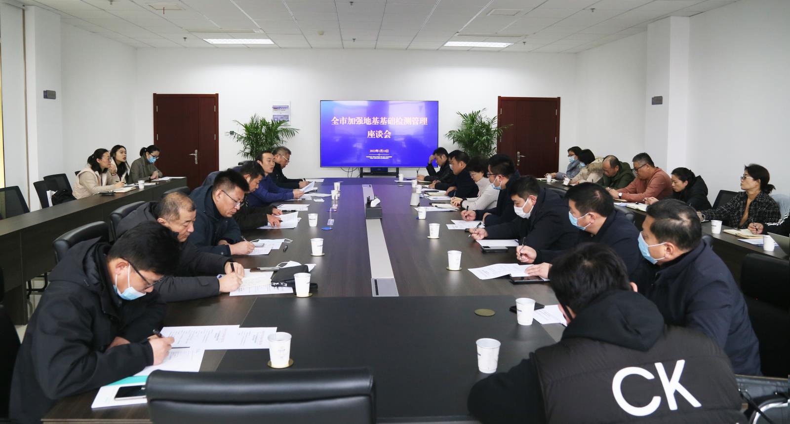 全市加強地基基礎(chǔ)檢測管理工作座談會.jpg 全市加強地基基礎(chǔ)檢測管理工作座談會.jpg